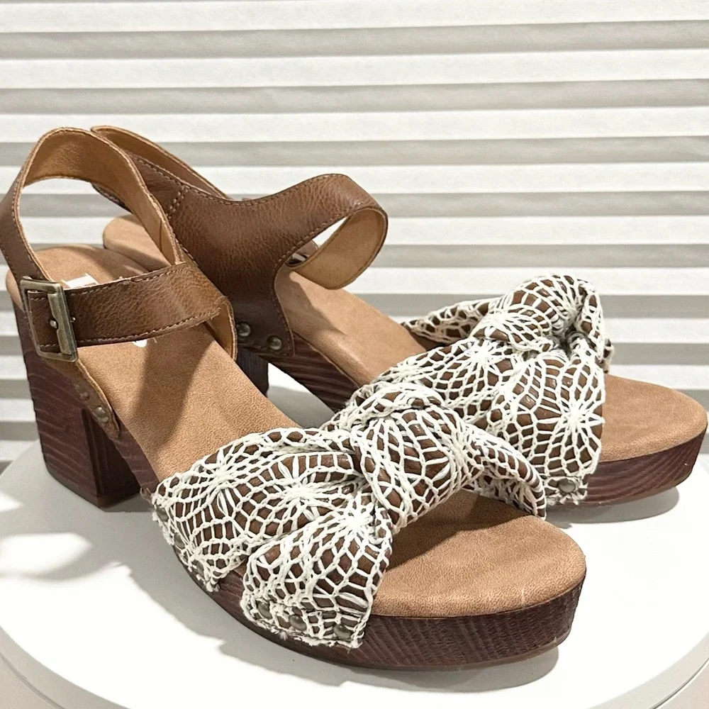 🌸KORKS🌸 Natalia Crochet Know Sandal Size: 10M